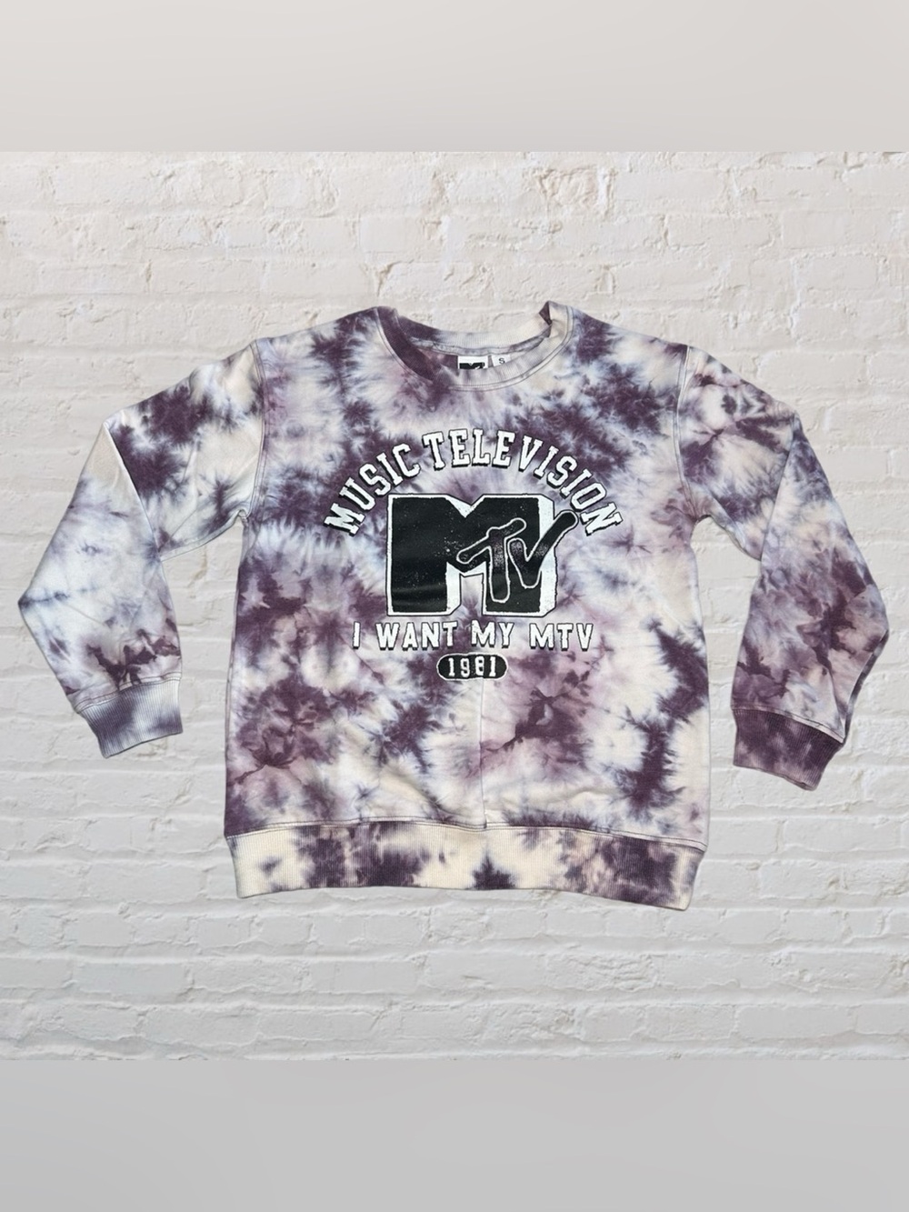 MTV Purple & White Tie Die Graphic Long Sleeve Pullover in Womenβs Size Small